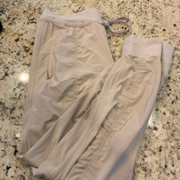Athleta Attitude Pants Abalone Sz 10 Excellent Condition - Picture 2 of 3